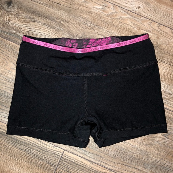 Under Armour Snakeskin Black Fitted Shorts - Picture 10 of 11